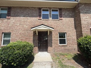 Building Photo - 908 W Pine St