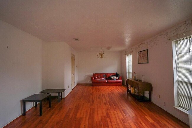 Foto del edificio - 9219 Sharpcrest St