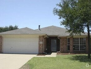 Building Photo - 913 Austin Ln