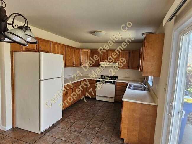Building Photo - 2 Bedroom Townhome in Central York School ...