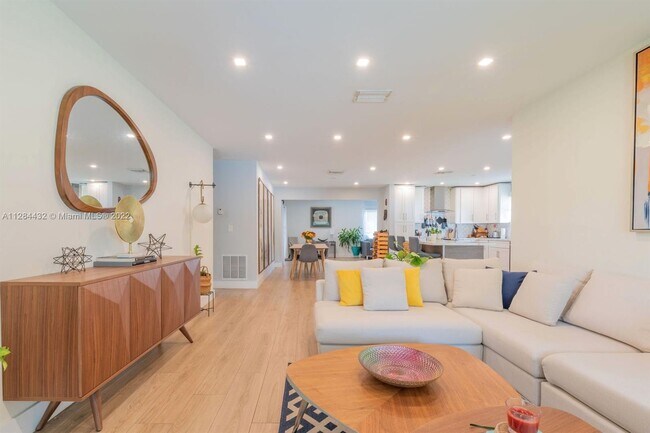 Foto del edificio - 2300 SW 10th St