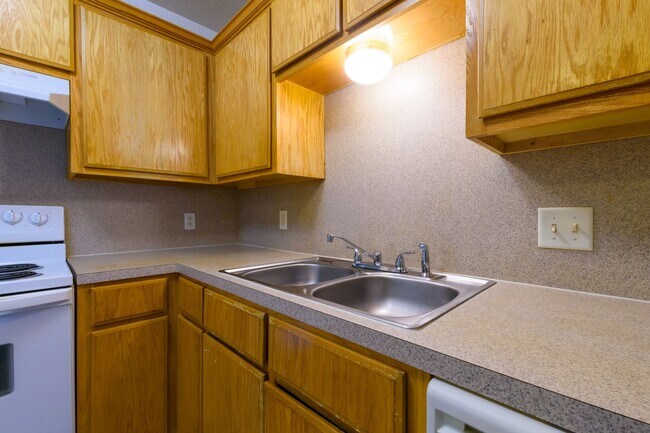 Foto del edificio - SECTION 8 ACCEPTED & RENT SPECIAL - AVAILA...