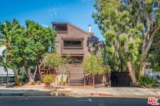 Building Photo - 906 Kings Rd