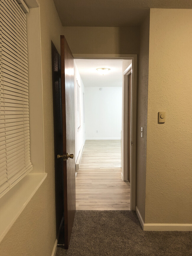 Pasillo de habitación núm. D - 130 Maple Ave