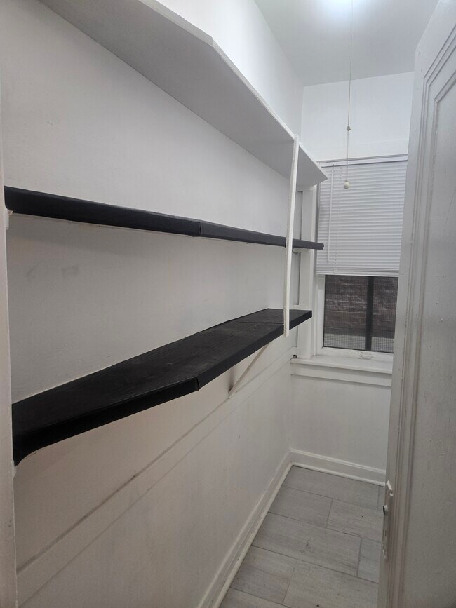 Foto del edificio - 858 N Hoyne Ave