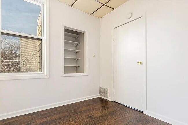 Foto del edificio - 385 Princeton Ave