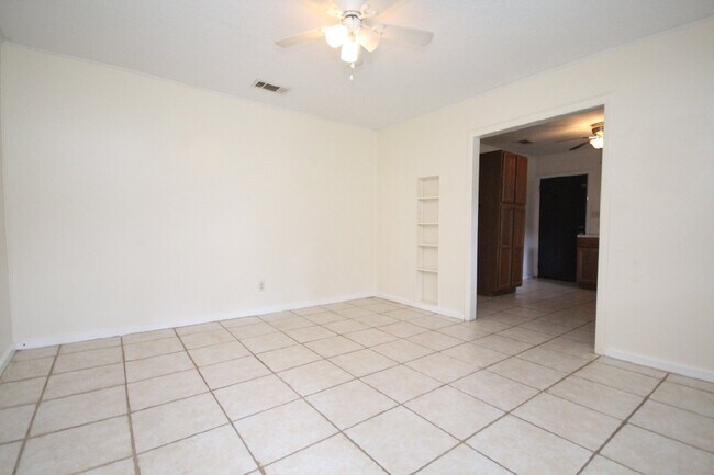 Foto del edificio - 2BR/1BA Pet-Friendly Duplex in SW Pensacol...