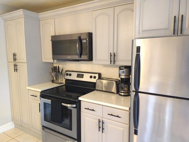 Building Photo - 216 2nd Way