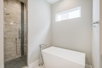 Building Photo - 1305 Mayfair Clarkson Ln