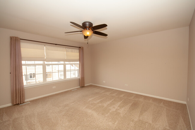 Building Photo - 1677 Deer Pointe Dr