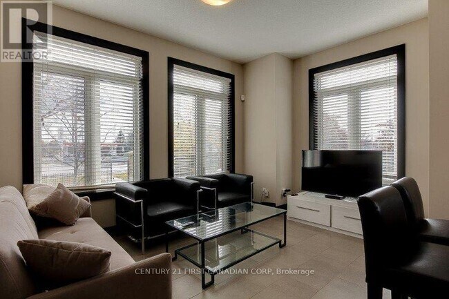 Photo du bâtiment - 112 N Centre Rd