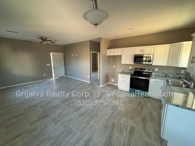 Building Photo - 2750 La Verne Ave N