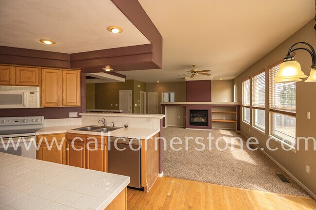 Building Photo - 3305 Hollycrest Dr