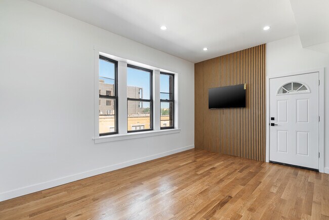 Foto del edificio - 3025 W Irving Park Rd