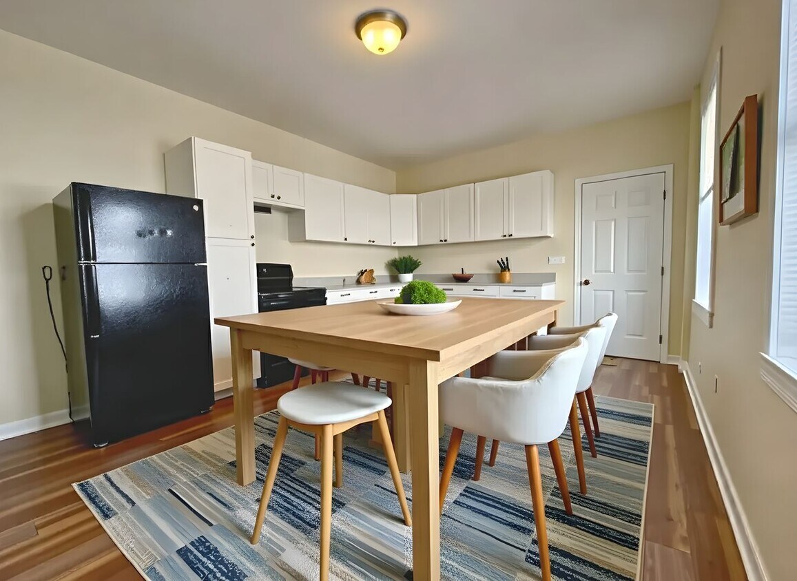 4 Bedroom 1 Bathroom Rowhome in Reading w/... - 4 Bedroom 1 Bathroom Rowhome in Reading w/...