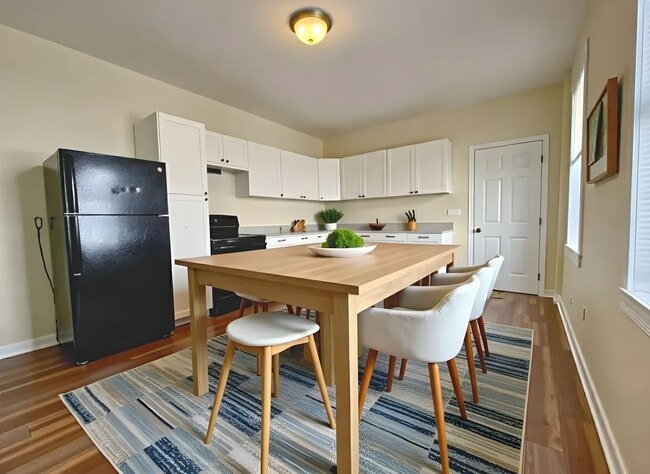 Building Photo - 4 Bedroom 1 Bathroom Rowhome in Reading w/...