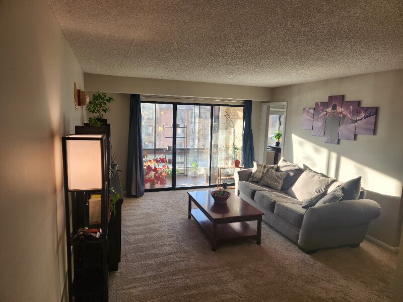 Foto principal - 10210 Bushman Dr