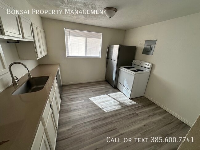 Building Photo - 997 Chapel Dr