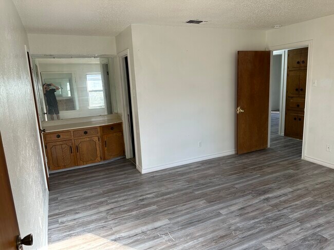 Building Photo - 500 Wendy Ct