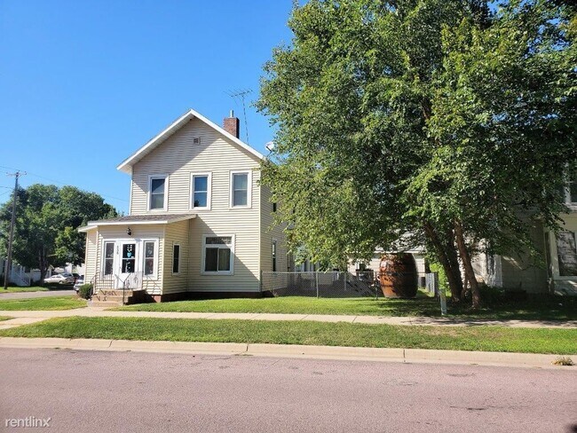 Foto del edificio - 2 br, 1 bath Duplex - 538 2nd Street North...