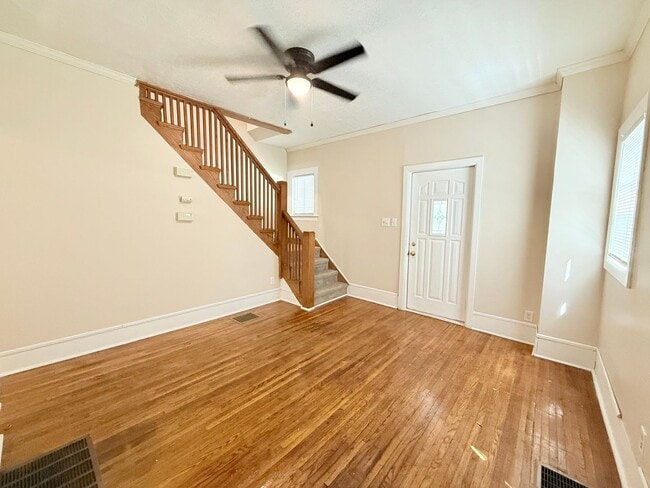 Building Photo - 4 Bedroom 2 Bath in Normal!