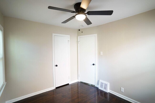 Foto del edificio - This beautifully updated 3-bedroom, 2-bath...
