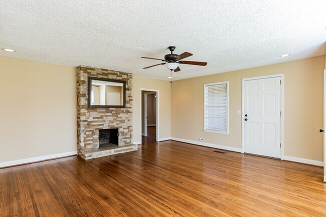 Foto del edificio - 5623 Warrior River Rd