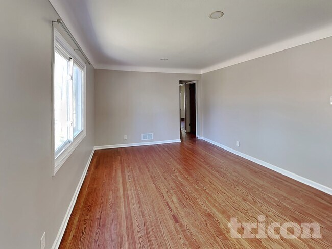 Foto del edificio - 7333 Harriet Ave