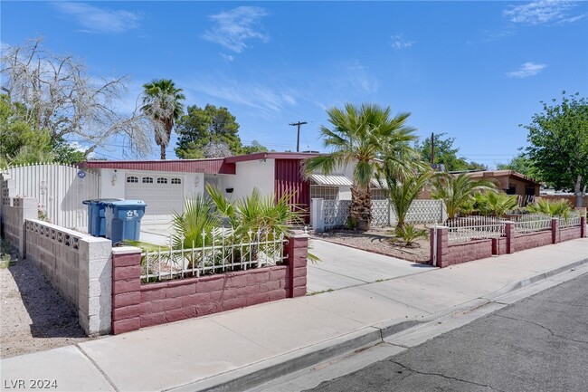 Building Photo - 3712 W El Parque Ave