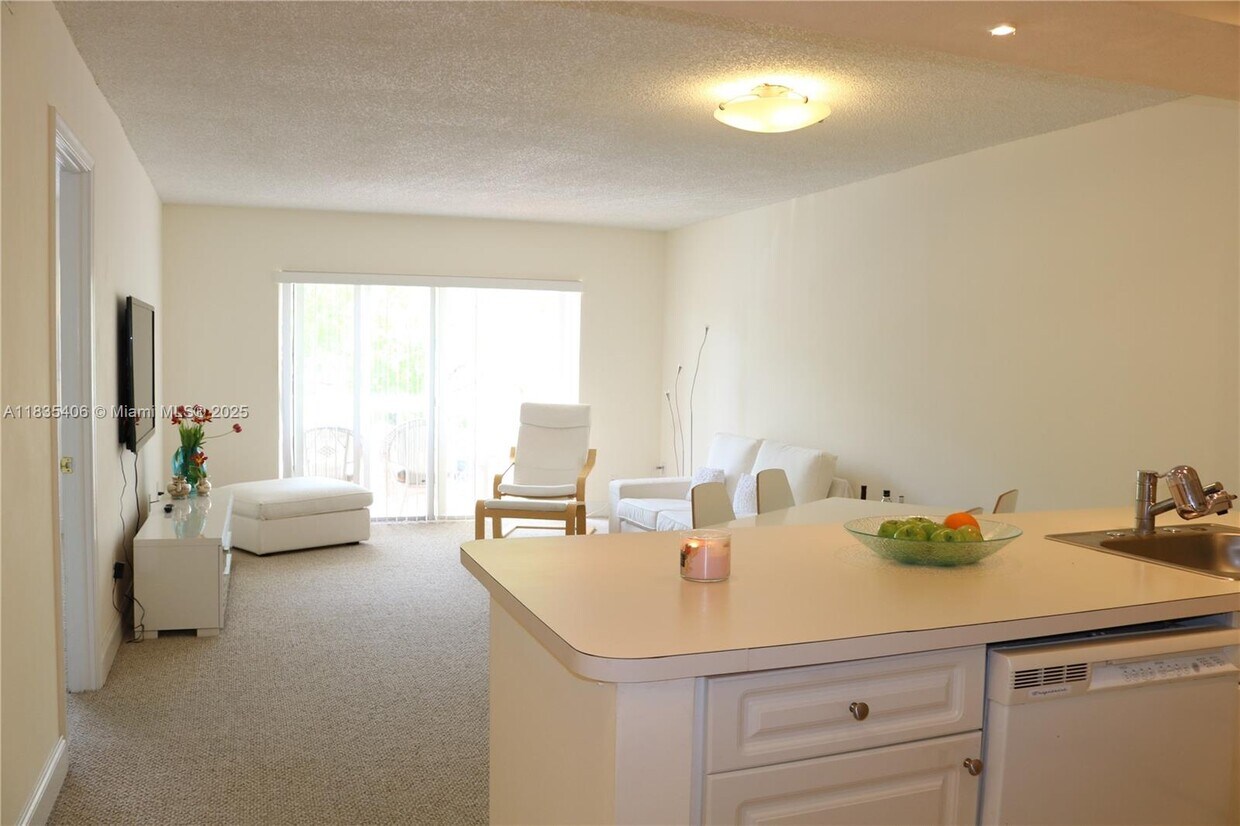 Foto principal - 7800 Camino Real