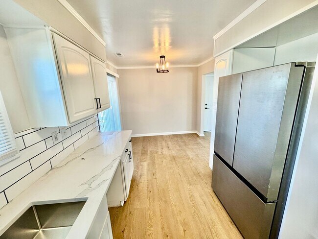 Foto del edificio - Charming 3-Bedroom, 1.5-Bath Home for Rent...