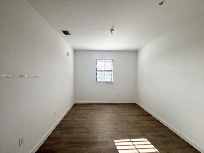 Foto del edificio - 10620 NW 88th St