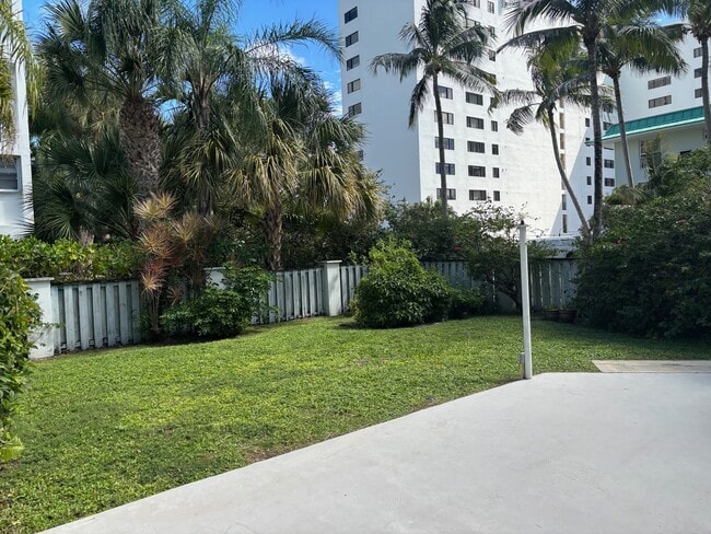 Building Photo - 301 Sunrise Dr