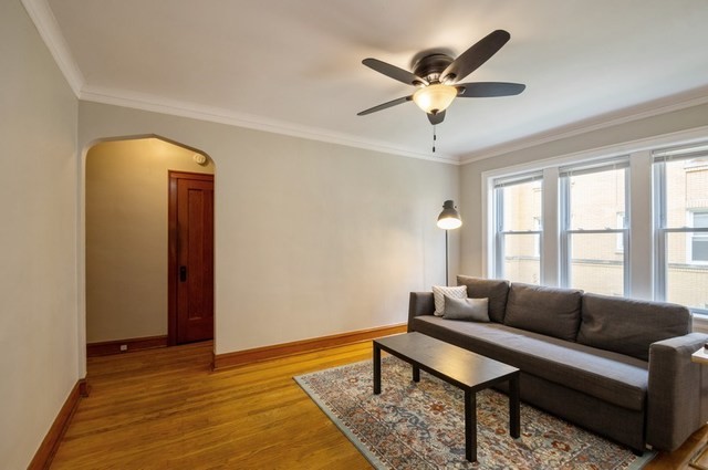 Foto del edificio - 2944 N Laramie Ave