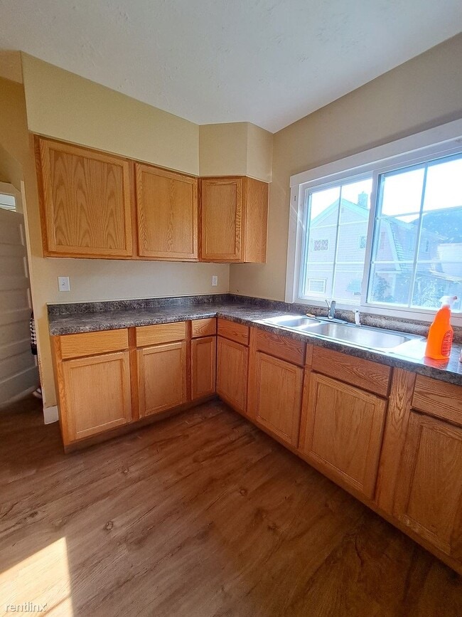 Building Photo - 2 br, 1 bath House - 3717 E 3rd St