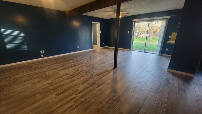 Building Photo - Perfect in Peaster ISD!
