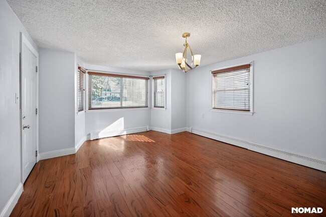 Building Photo - Charming 3BR in Brockton