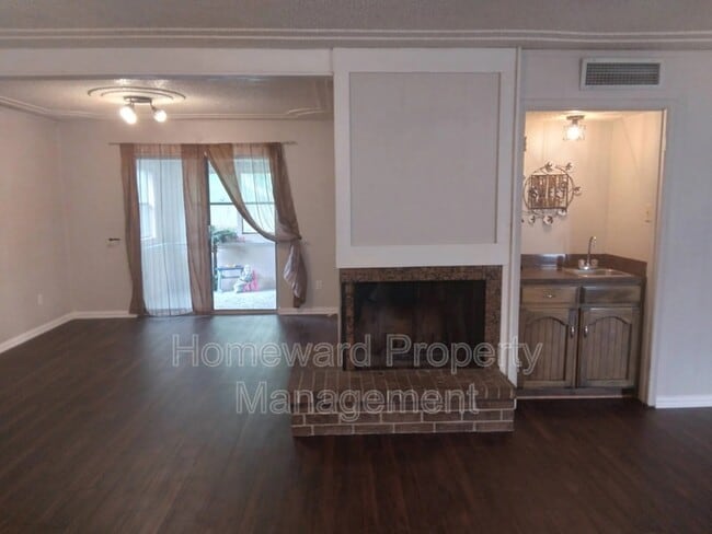 Building Photo - 6917 Bennington Dr