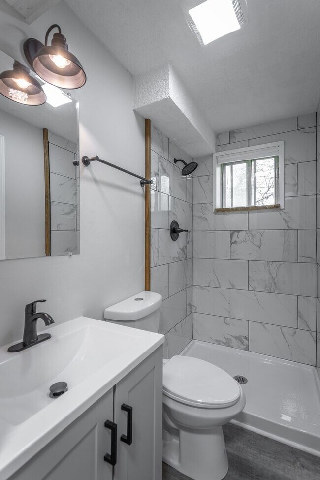 Foto del edificio - 833 Sylvan Dr
