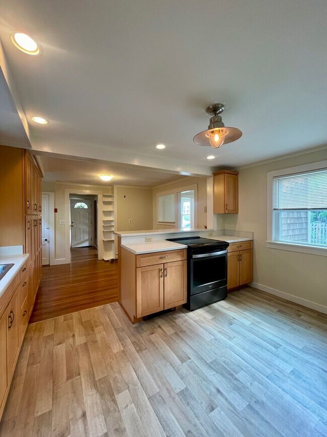 Building Photo - Single Family Home in Newburyport-Resident...