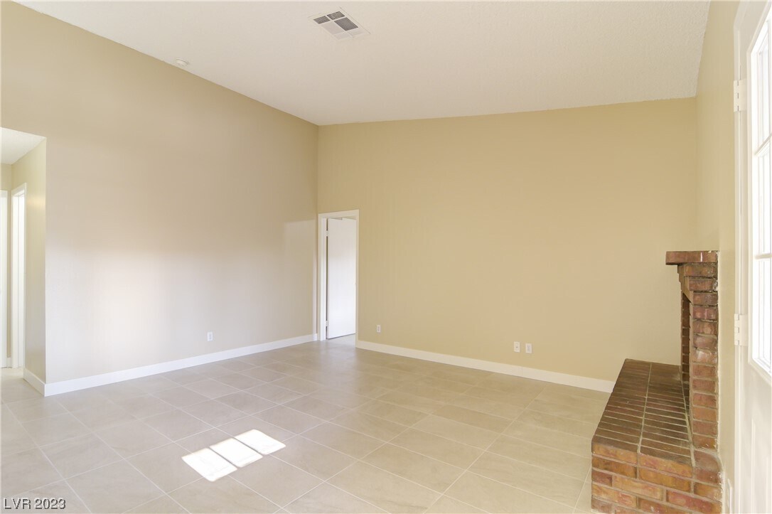 Building Photo - 3769 Carlyle Dr