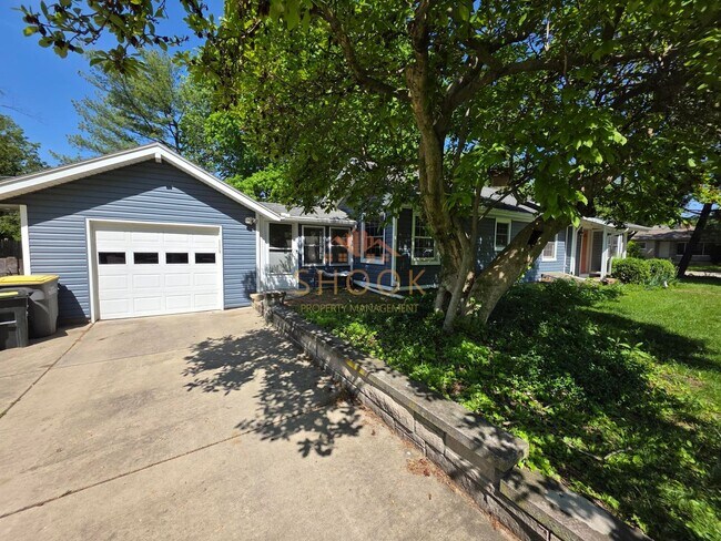 Foto del edificio - Cozy 3 BR Home Close to Campus and the Res...