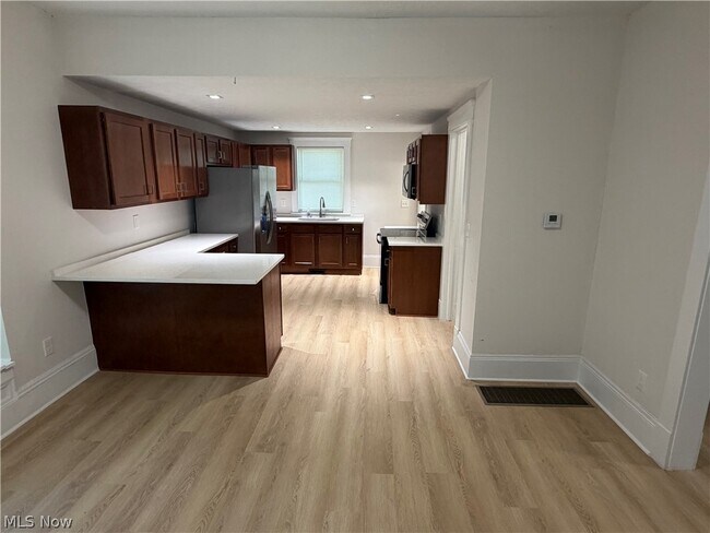 Foto del edificio - 10524 Lee Ave