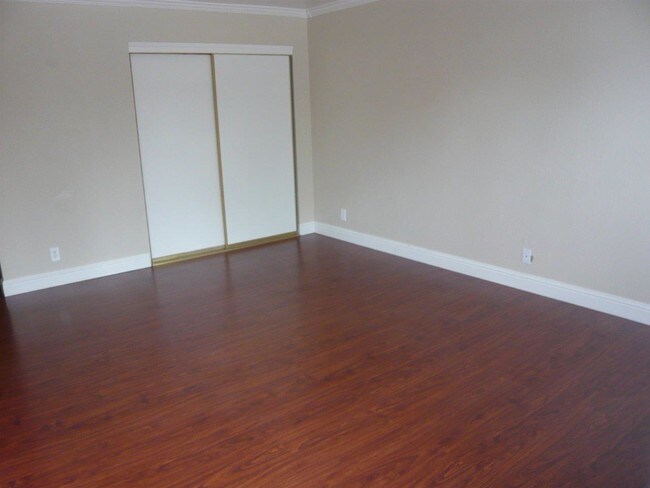 Foto del edificio - 2112 Colfax St