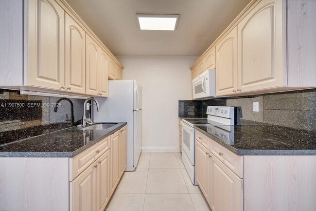 Building Photo - 400 Minorca Ave