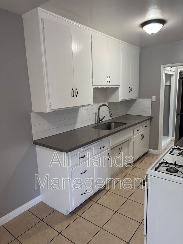 Primary Photo - 2828 E Mariquita St