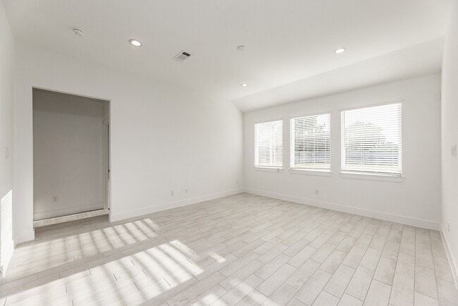Building Photo - 4802 Seabourne Landing Dr