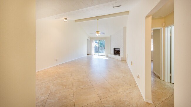 Foto del edificio - 8 Green Haven Dr
