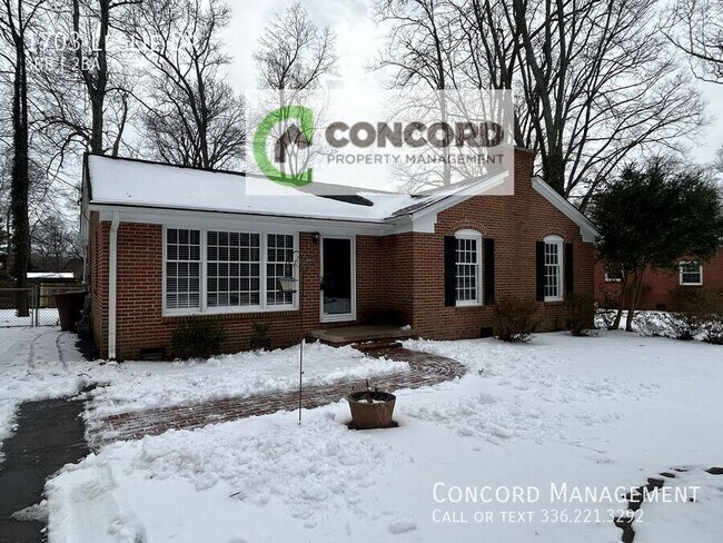 Building Photo - 1703 Leslie Rd