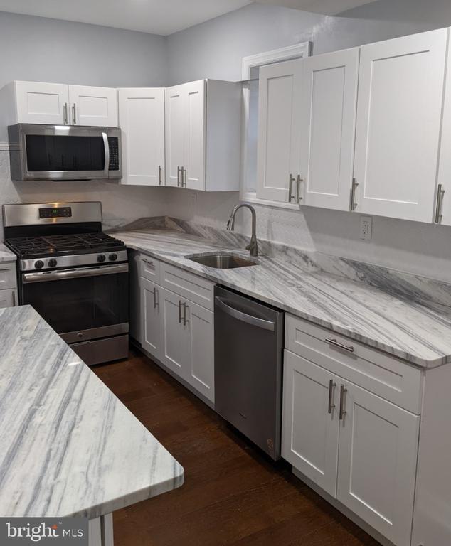 Building Photo - 2443 Nicholas St